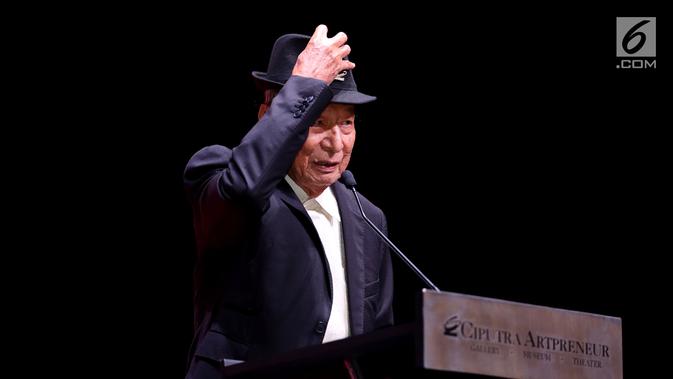 Founder Ciputra Group, Ir. Ciputra memberi sambutan saat peluncuran buku sekaligus merayakan Ulang Tahun berdirinya Ciputra Grup yang ke 36 Tahun, di Jakarta, Rabu (29/11). Buku tersebut mengenai Biografi tentang Ir. Ciputra. (Liputan6.com/JohanTallo)