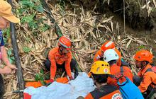 Dua Wisatawan Hilang Tertimbun Longsor Curug Cileat Ditemukan Tewas