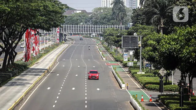 FOTO: Suasana Jalan Utama Jakarta pada Perpanjangan PPKM Darurat
