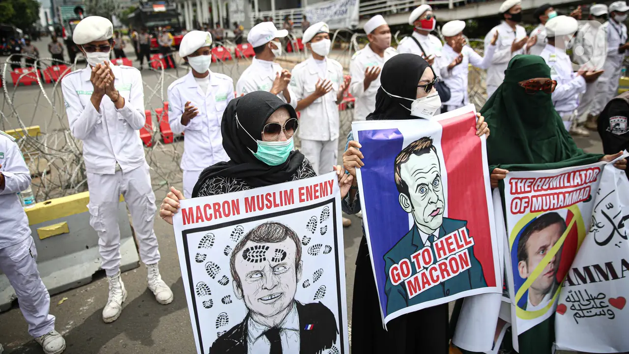Aksi Mengecam Presiden Prancis, Emmanuel Macron