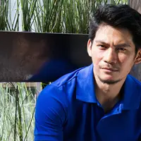 bulan di atas kuburan