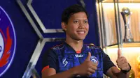 Gelandang anyar Arema FC, Adam Alis. (Bola.com/Iwan Setiawan)