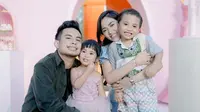 Potret Rachel Vennya dan Niko Al Hakim di Ultah Anak (Sumber: Instagram/rachelvennya)