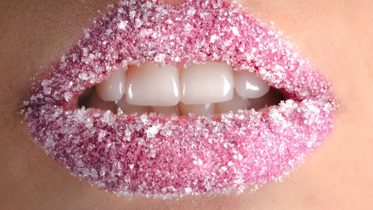 Gunakan Lip Scrub