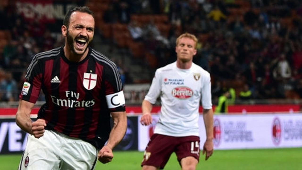 Betis berhasrat bawa Pazzini ke Spanyol