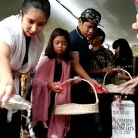 Artis Novita Angie sedang dirundung duka, ayahnya meninggal dunia, Jumat (1/12/2017) di RS Dharmais