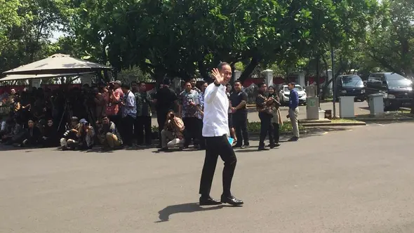 Agus Gumiwang Kartasasmita menyambangi Istana, Selasa (22/10/2019). (Merdeka.com/Titin Supriatin)