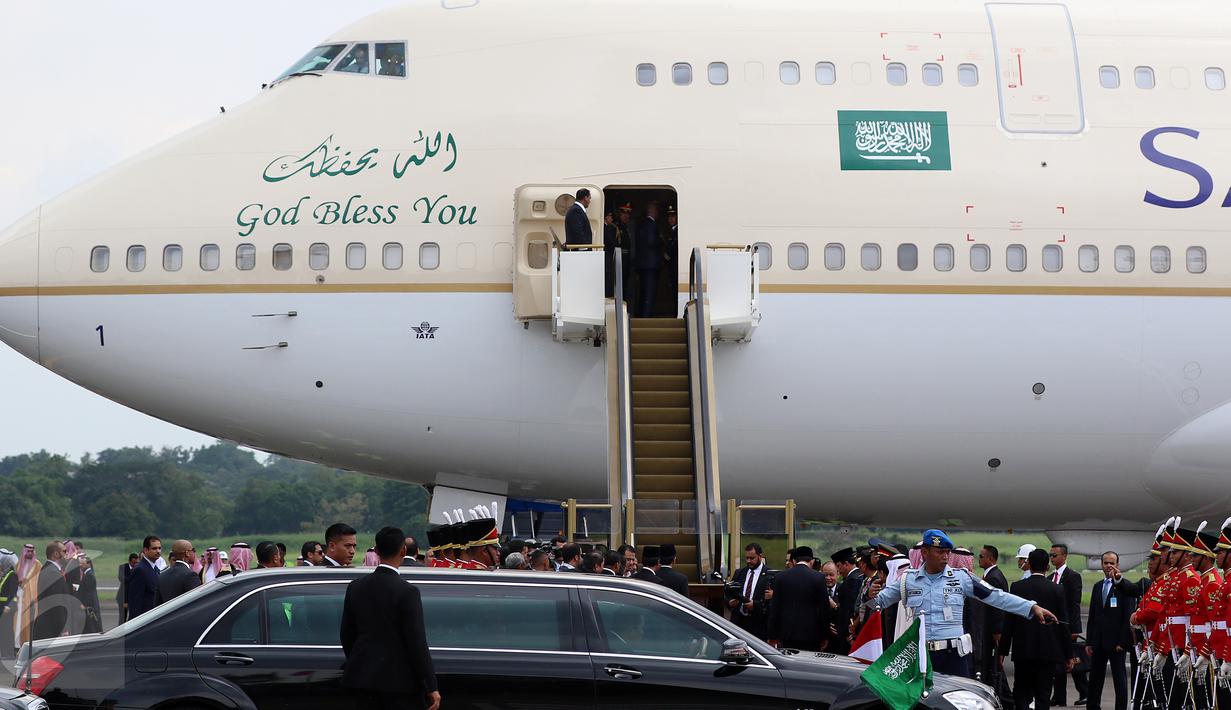 Penampakan Pesawat Kerajaan Arab Saudi Saat Tiba Di Halim Foto Liputan6 Com