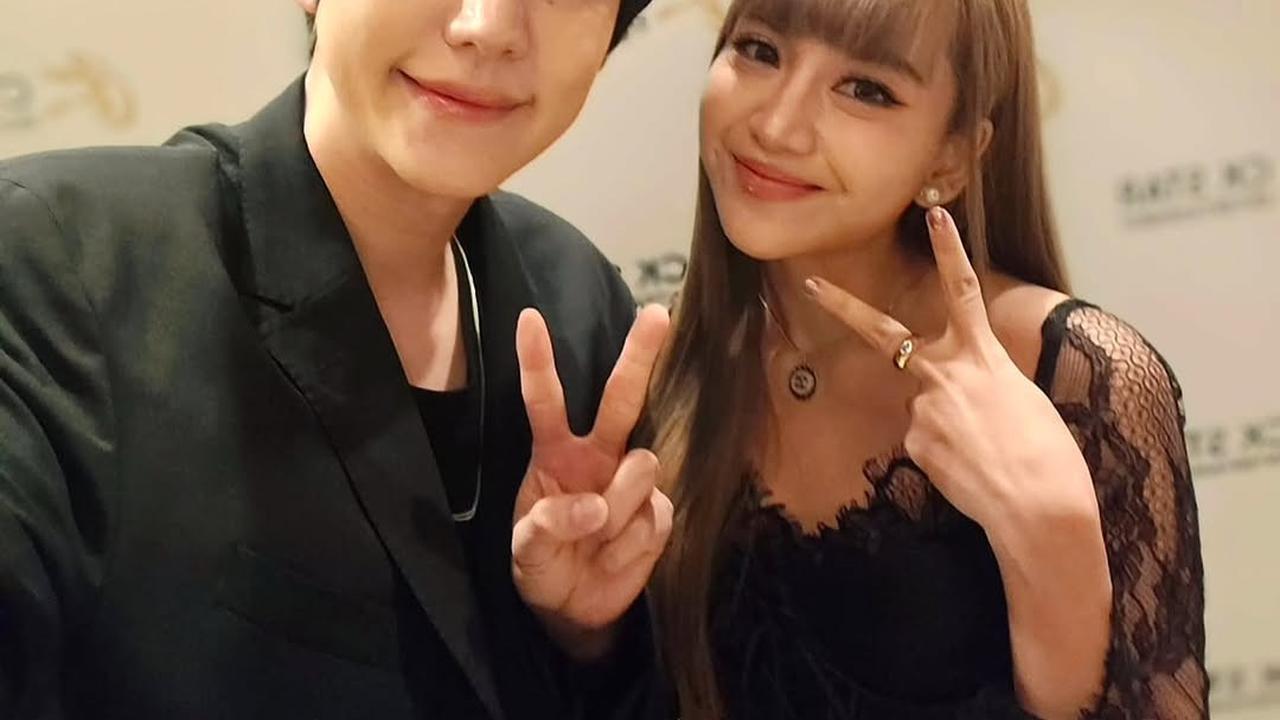 Jadi Kenyataan, Momen Ghea Indrawari Bahagia Bisa Foto Bareng Bahkan Duet dengan Cho Kyuhyun