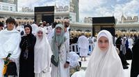 Tissa Biani dan Pemain Film ‘Assalamualaikum Baitullah’ Umroh Bareng (Sumber: IG/@tissabiani)