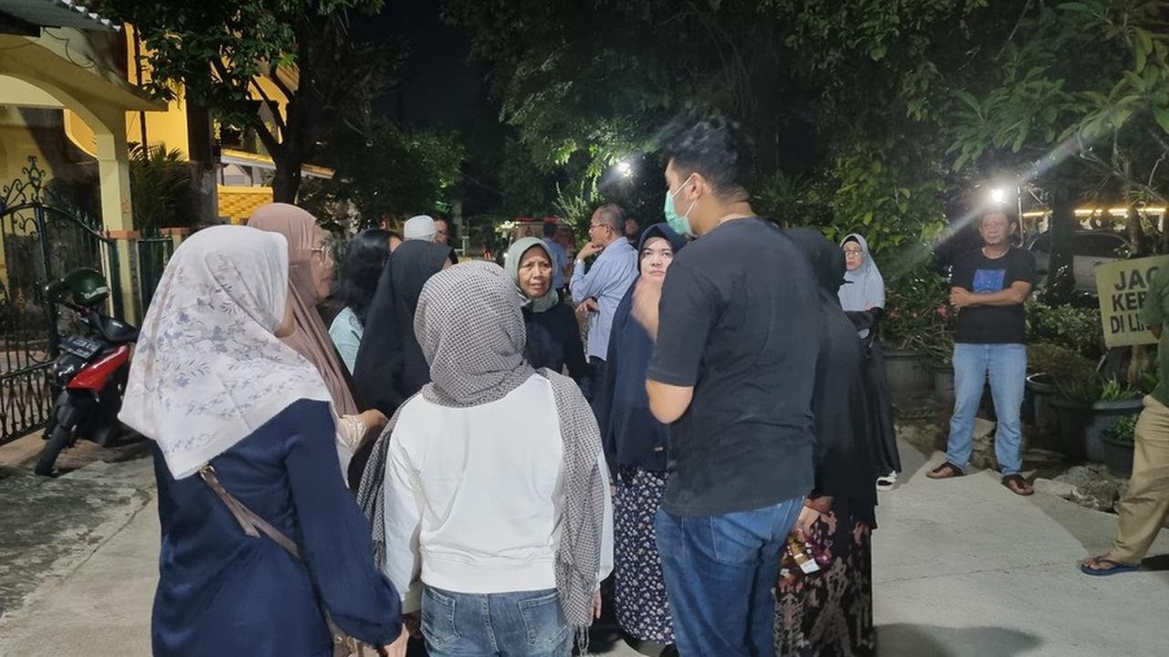 Kabar Duka, Aktor Ganteng Donny Kesuma Meninggal Dunia - Begini Potret Suasana di Rumah Duka