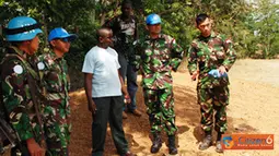 Citizen6, Kongo: Sarana olahraga yang tengah dibangun oleh Kontingen Garuda berukuran 200 x 400 m dengan menggunakan Limonite yang ada Kongo. Direncanakan, akan selesai pada, Minggu (19/2). (Pengirim: Badarudin Bakri)