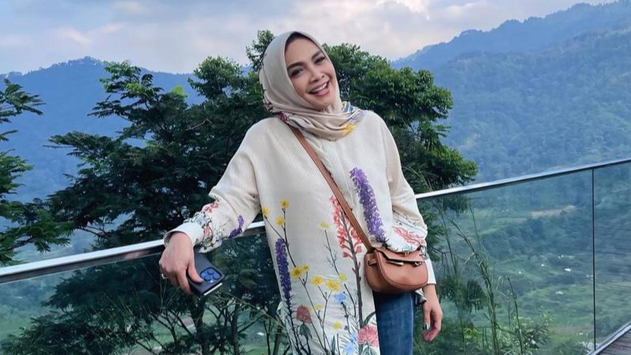 Dijuluki 'Bank Pusat', Kisah Rieta Amilia Hidup Susah Usai Cerai - Kini Jadi Miliuner Miliki Banyak Usaha Sukses