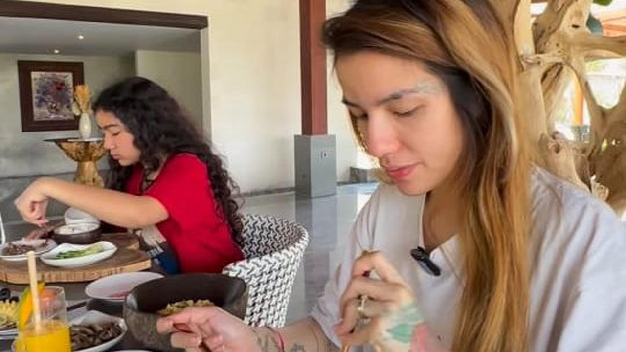 Perubahan fisik tampak terlihat dari Sheila Marcia. Perut Sheila Marcia tampak makin membesar. Penampilan Sheila Marcia dipuji cantik.<br>