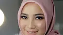 Saat ditemui di kawasan Mall Puri, Jakarta Barat Minggu (1/4) Chacha berbagi cerita hingga akhirnya memutuskan untuk mengenakan hijab seperti perintah agama yang dianutnya. (Instagram/chafrederica)