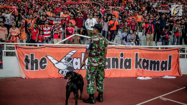 Suporter Rusak Pagar Pembatas Tribun Penonton SUGBK