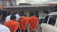 Anggota Polri gadungan ini mengincar pengendara di jalan, lalu menakut-nakuti agar menyerahkan barang berharganya. (Foto: Antara)
