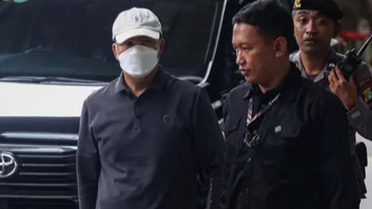 Peras Anak Buah hingga Rp7 Miliar, Intip Isi Garasi Gubernur Bengkulu Rohidin Mersyah
