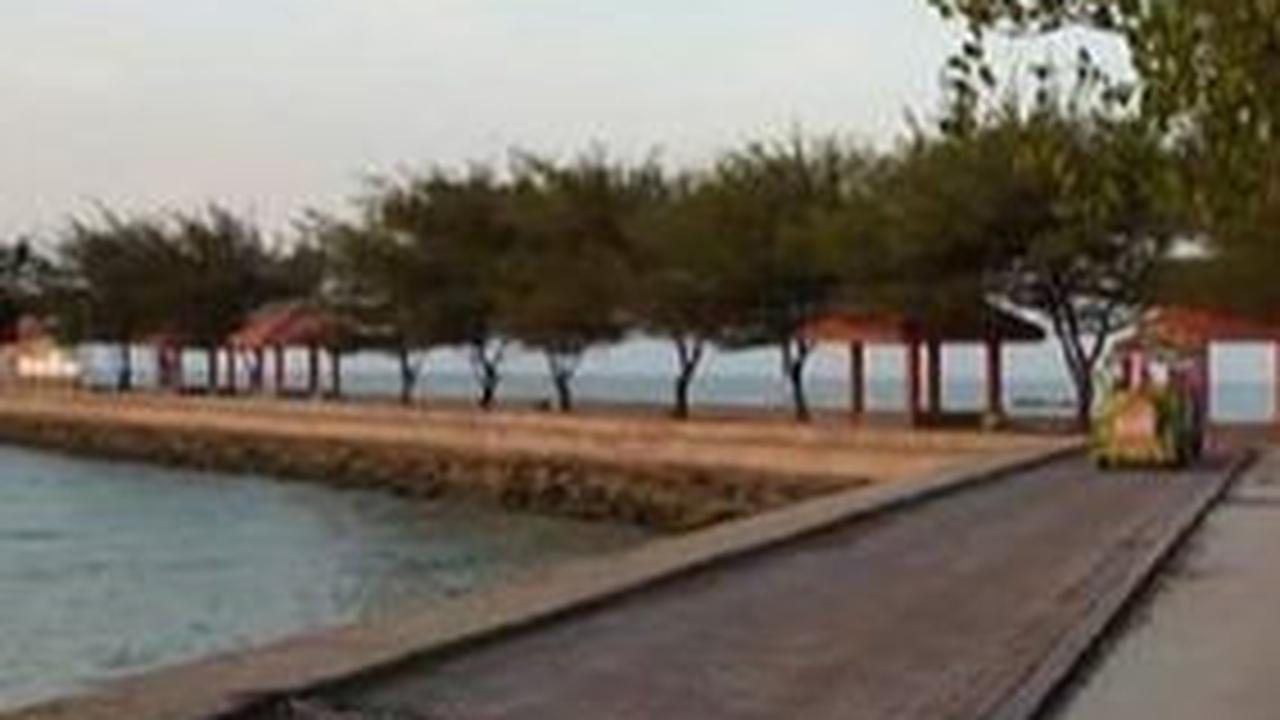 7. Pantai Boom<br>