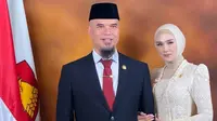 Mulan Jameela tampil manis dengan kebaya kutubaru dan batik gelap sebagai bawahan [@mulanjameela1]