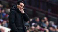 Reaksi kecewa pelatih Aston Villa, Unai Emery saat menghadapi Tottenham Hotspur pada laga pekan ke-28 Premier League 2023/2024 di Villa Park, Birmingham, Minggu (10/3/2024). (AFP/Darren Staples)
