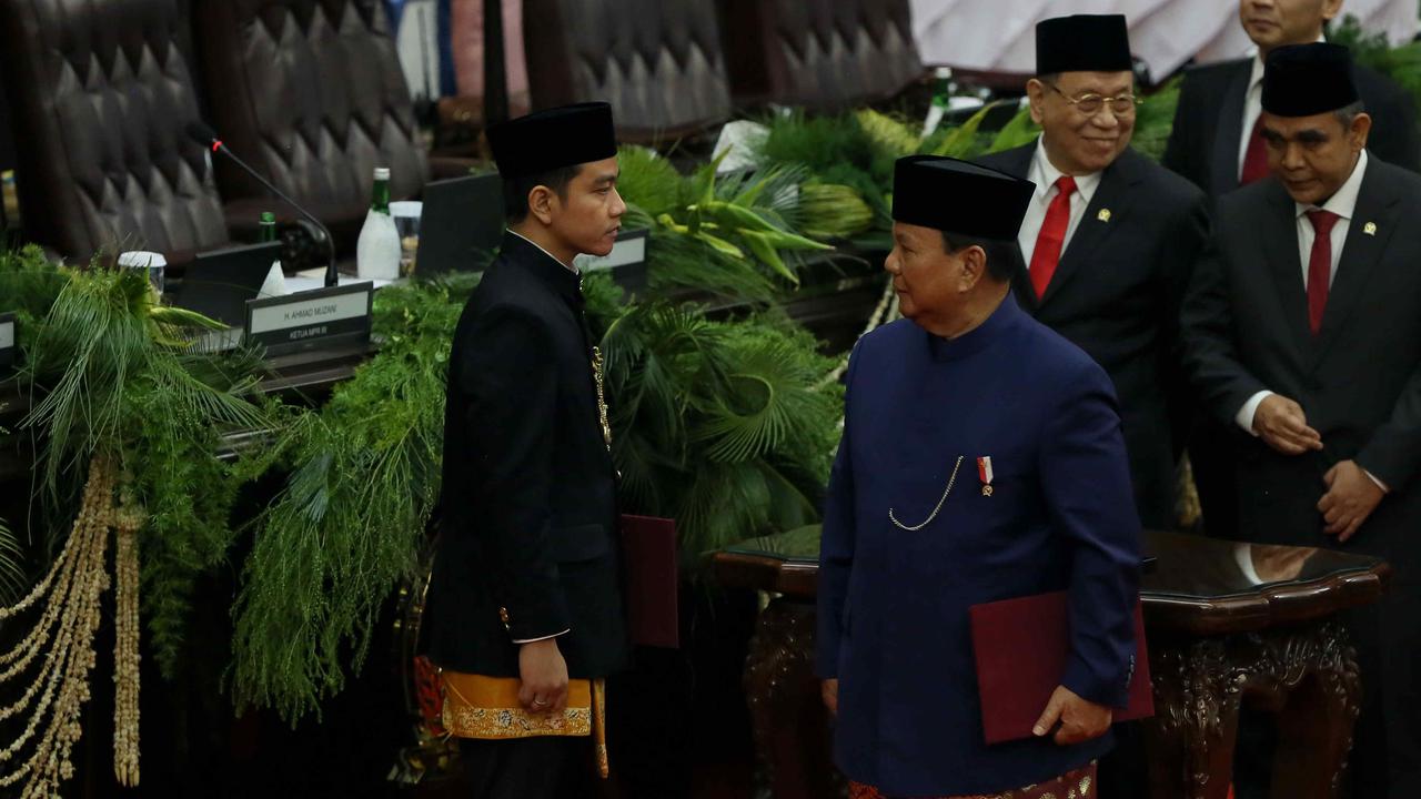 VIDEO: Infisiatif Prabowo Kompak Bareng Gibran Sambut Wapres Ma'ruf Jelang Pelantikan di MPR/DPR