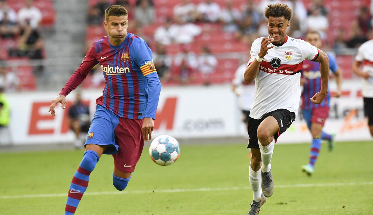 Gerard Pique. Bek tengah Barcelona anggota Akademi La Masia ini memperkuat tim remaja Barcelona mulai 1997-2004. Di musim 2004/2005 ia hijrah ke Manchester United selama 4 musim. Lebih sering menghuni bangku cadangan, ia balik ke Barcelona pada 2008/2009 hingga kini. (Foto: AFP/Thomas Kienzle)