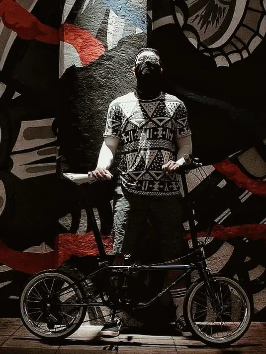 Lucunya, Rizky Kinos juga mengibaratkan dengan kejadian patah hati dan move on. Ia menyadari untuk keberhasilan move on dari yang lalu adalah dengan menemukan yang baru. Hal itu pun berhasil ia buktikan. (Instagram/kinosnoski)