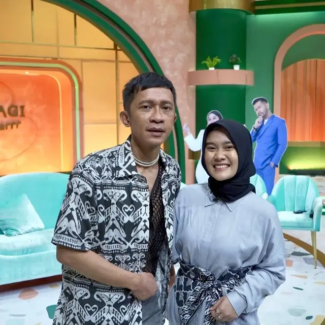 6 Potret Alma Thania, Penyanyi Muda Berbakat Sempat Diduga Pacar Baru Aming