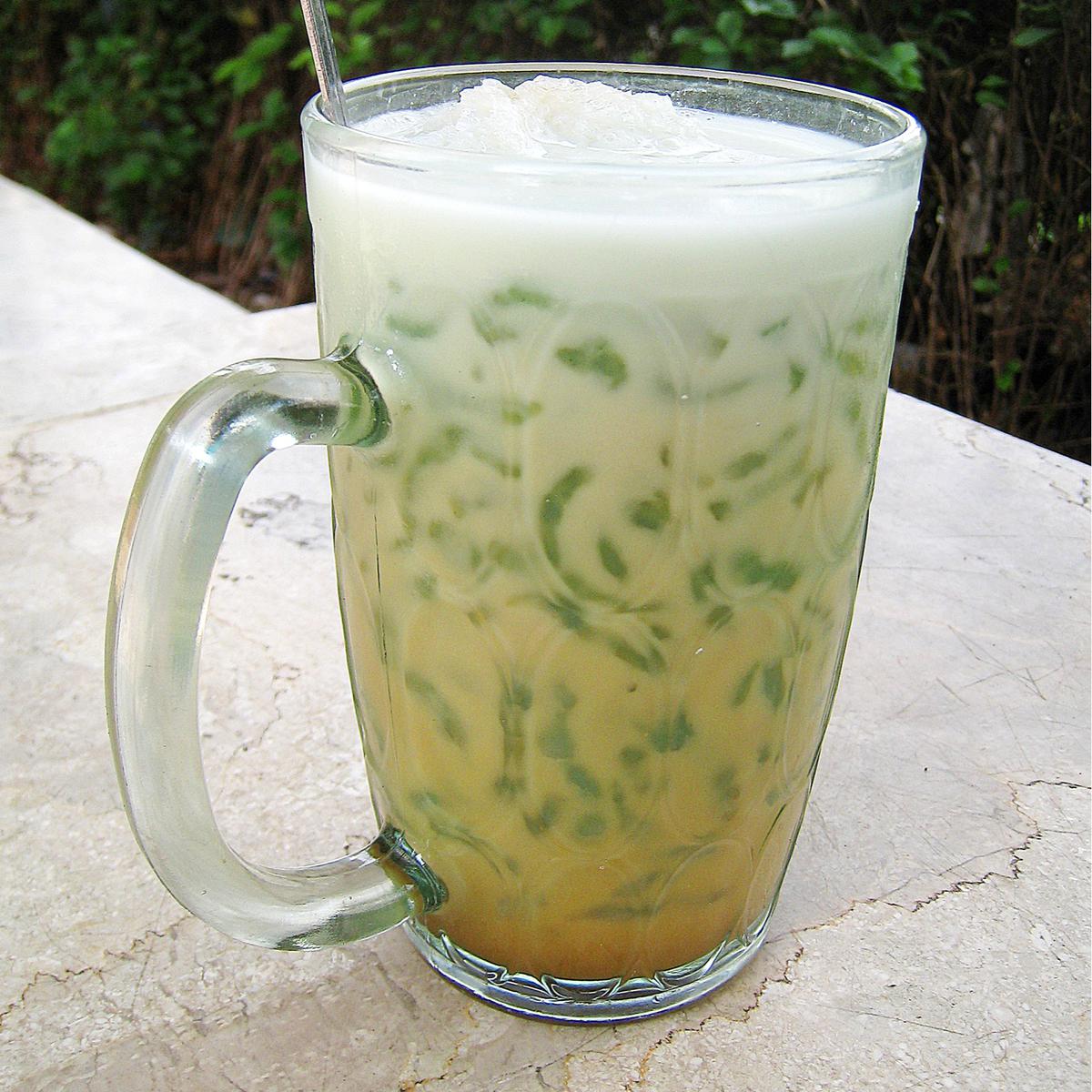Kalori dan Nutrisi segelas es cendol, serta Dampak Konsumsi Berlebihan