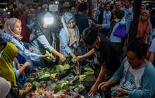 Peneliti: Kelas Menengah Pilih Bertahan Hidup dengan Makan Tabungan, Ketimbang Pinjaman