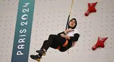 Ekspresi Rajiah Sallsabillah dari Indonesia saat menang di perempat final panjat tebing kecepatan putri dalam Olimpiade Paris 2024 di Le Bourget Sport Climbing Venue, Le Bourget, 7 Agustus 2024. (Fabrice COFFRINI / AFP)