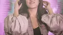 Raisa saat hadir dalam peluncuran Magnum Hazelnut Luxe di Studio 6 Emtek, Jakarta, Rabu (2/5). Pesona Raisa dengan wajah cantik, postur tinggi dan suara merdu membuat para pria menjadikan Raisa sebagai tipe perempuan idaman. (Liputan6.com/Faizal Fanani)