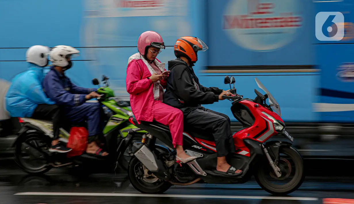 Hari pertama kerja, sejumlah ruas jalan di Jakarta juga masih terpantau lancar.  (Liputan6.com/Faizal Fanani)