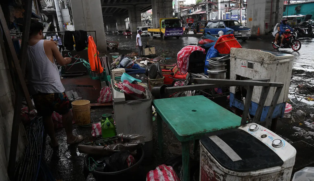Topan Gaemi melanda Filipina saat menuju Taiwan. (TED ALJIBE/AFP)