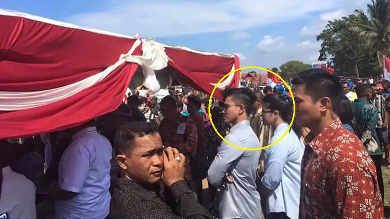 Tak Dapat Kursi di Acara, Anak Presiden Jokowi Rela Berdiri!