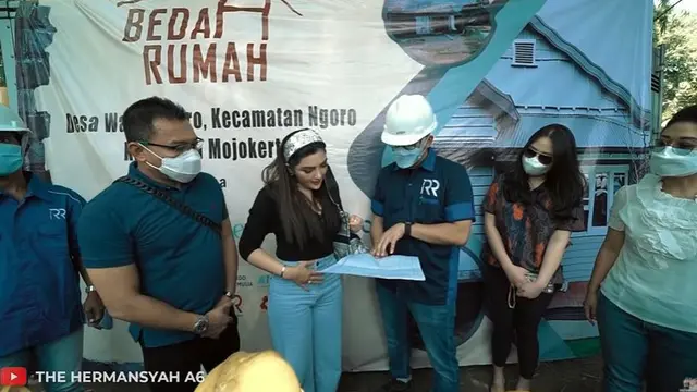 7 Potret Anang Hermansyah dan Ashanty Bantu Bedah Rumah di Mojokerto, Bikin Salut
