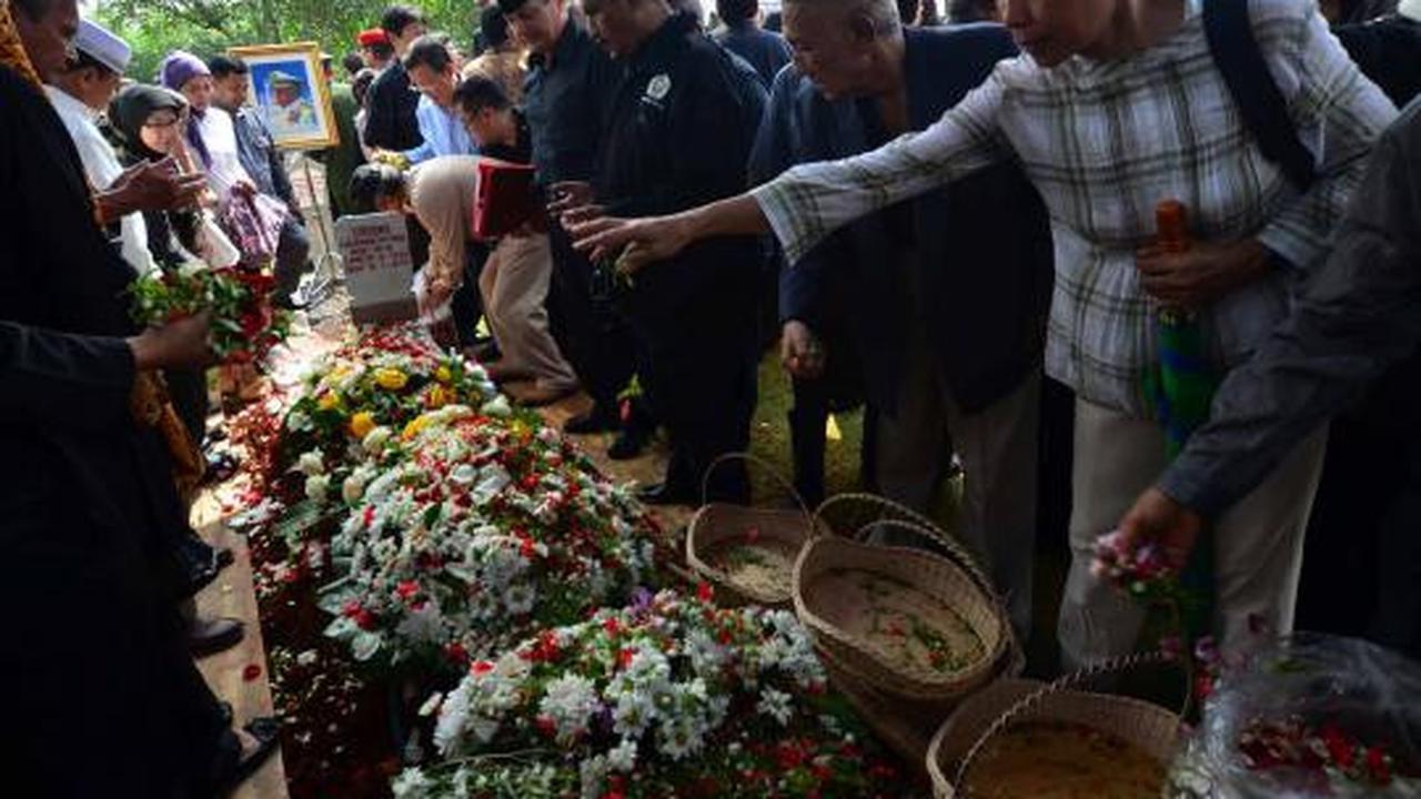 Prosesi pemakaman Laksamana (Purn) Sudomo