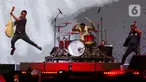 Grup band Superman Is Dead turut mengisi gelaran hari kedua Synchronize Fest 2024 di JIExpo Kemayoran, Jakarta, Sabtu (5/10/2024). (Liputan6.com/Herman Zakharia)