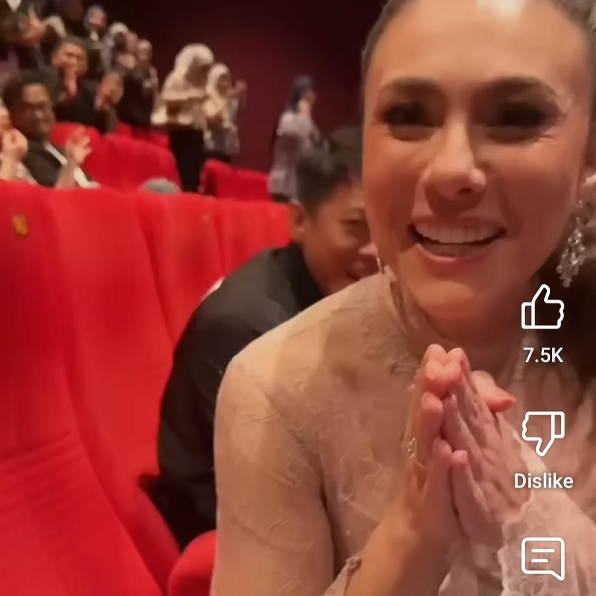 Potret Ariel Noah & Wulan Guritno Duduk Berdampingan di Bioskop, Jadi Awal Isu Pacaran Mencuat
