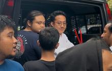 Begini Penampilan Delpedro CS Saat Dilimpahkan ke Kejati, "Semakin Ditekan, Semakin Melawan"