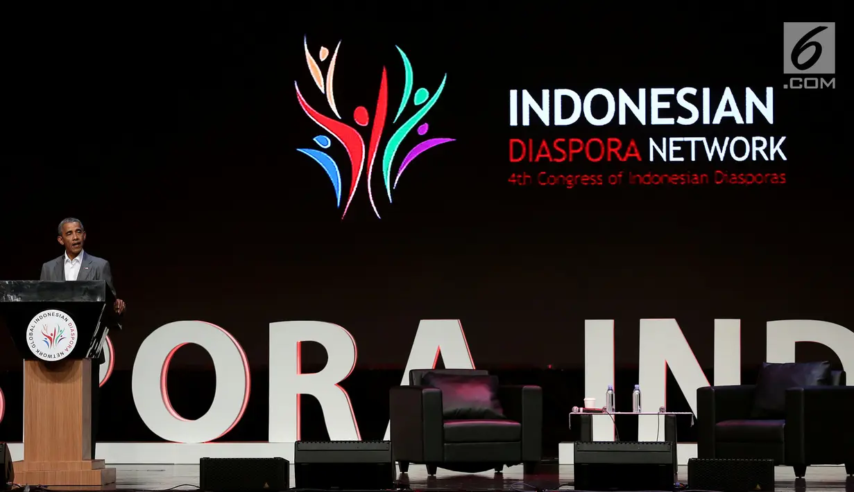Presiden AS ke-44, Barack Obama saat berpidato dalam acara 4th Congress of Indonesian Diaspora di Kota Kasablanka, Jakarta, Sabtu (1/7). Pidato ini juga merupakan pidato Obama pertama di Asia setelah ia selesai menjabat presiden.(Liputan6.com/Johan Tallo)