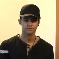 Al Ghazali dikabarkan sedang dekat dengan gadis perancis bernama Alexandra Marina Daguise. Tetapi nampaknya ia masih menutupi hal itu dari bunda Maia.