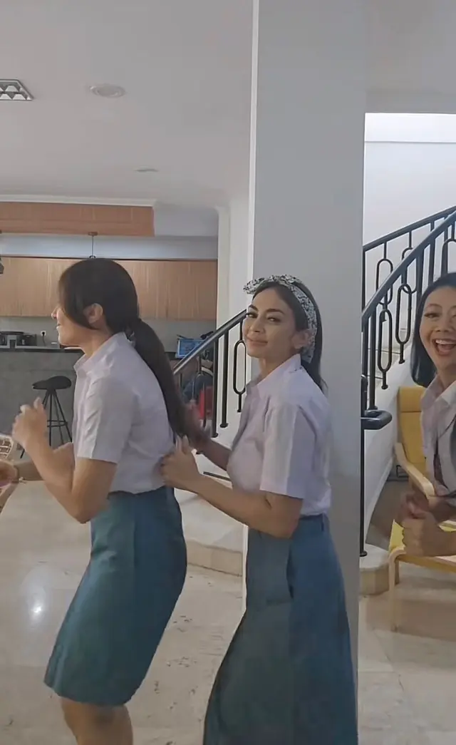 6 Potret Wulan Guritno, Masayu Anastasia, dan Asri Welas berseragam SMA, usia 40-an cocok jadi ABG