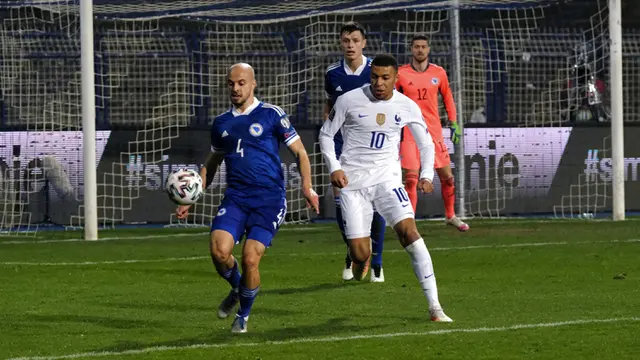FOTO: Antoine Griezmann Jadi Pahlawan Prancis di Bosnia