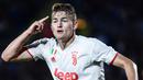 3. Matthijs de Ligt (Juventus) - Matthijs de Ligt mampu membuktikan dirinya menjadi salah satu bek tengah terbaik di dunia. Pemain berusia 21 tahun ini turut membawa Juventus meraih trofi juara Serie A musim 2019/2020. (AFP/Marco Bertorello)