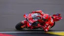 Marc Marquez sukses merebut pole position MotoGP Jerman 2025. Tampak dalam foto, pembalap MotoGP asal Spanyol dari Ducati Lenovo Team, Marc Marquez saat sesi latihan Grand Prix motor MotoGP Jerman di di Sirkuit Sachsenring, Hohenstein-Ernstthal, Chemnitz, Jerman, 12 Juli 2025. (Ronny Hartmann/AFP)