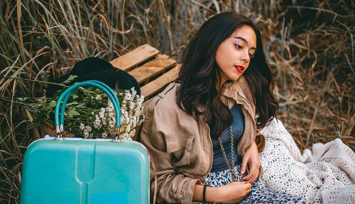 Yasamin Jasem mengawali karier di usia 6 tahun dengan membintangi film Melodi pada tahun 2010. Kini, perempuan 15 tahun itu tengah terlibat dalam sebuah film bergenre horor berjudul Mangkujiwo. (Liputan6.com/IG/@yasaminjasem)