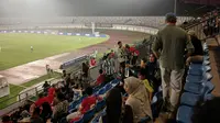 Suasana tribune Indomilk Arena, Tangerang, Minggu (29/6/2025) saat Timnas Indonesia Putri menghadapi Kirgistan dalam laga Kualifikasi Piala Asia Putri 2026. (Bola.com/Hery Kurniawan).