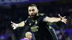 Karim Benzema tampil luar biasa saat Real Madrid bersua Real Valladolid pada duel pekan ke-15 Liga Spanyol. (AP Photo/Pablo Garcia)